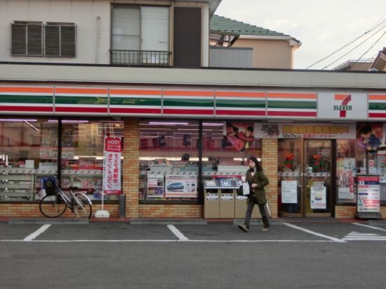 セブンイレブン大和市鶴間駅前の画像