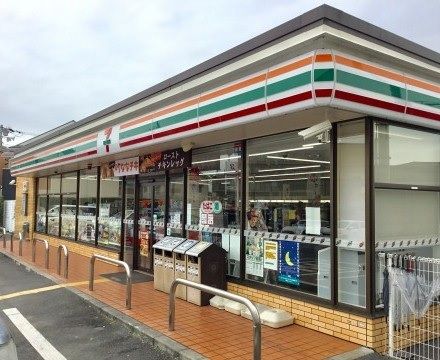 セブンイレブン 堺深井東町店の画像