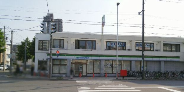 ファミリーマート 東札幌店の画像