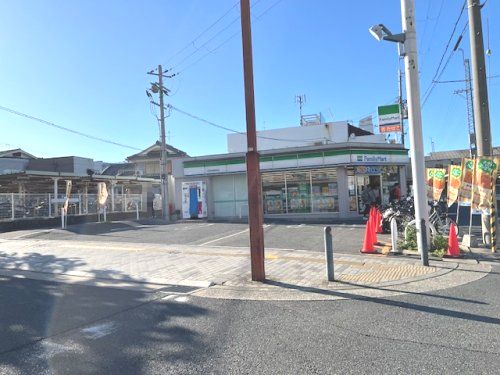 ファミリーマート 大阪金剛駅前店の画像