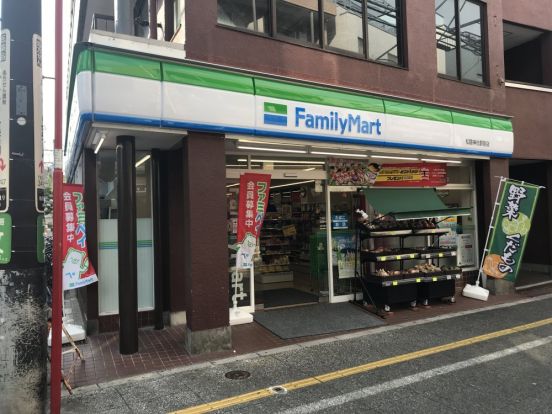 ファミリーマート 松陰神社駅前店の画像