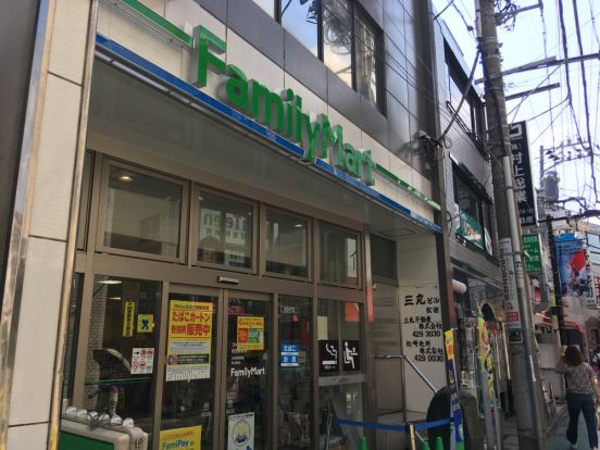 ファミリーマート 経堂駅前店の画像