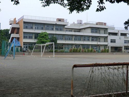 青梅市立霞台中学校の画像