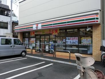 セブンイレブン 北区田端駅東店の画像