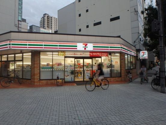 セブンイレブン 大阪金蘭会前店の画像