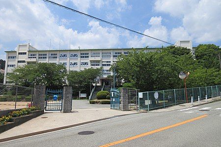 川西市立川西中学校の画像