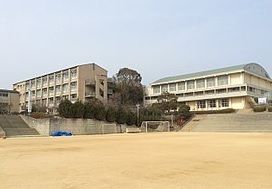 西宮市立上ケ原中学校の画像