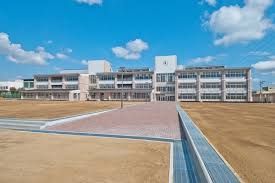 八尾市立桂中学校の画像