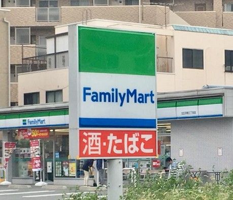 ファミリーマート 北区浮間三丁目店の画像