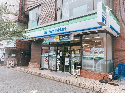 ファミリーマート 世田谷新町3丁目店の画像