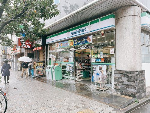 ファミリーマート 桜新町駅前店の画像