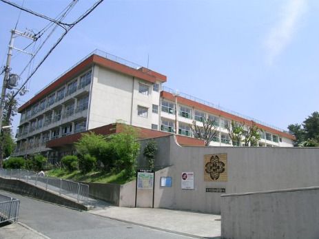 緑地小学校の画像