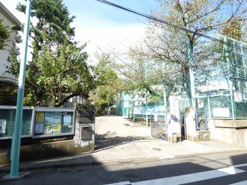 渋谷区立鉢山中学校の画像