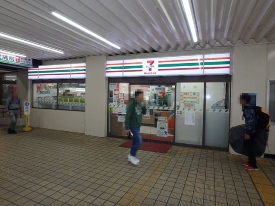 セブンイレブン ハートインJR塚本駅西口店の画像