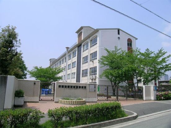 新田南小学校の画像