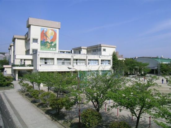 泉丘小学校の画像