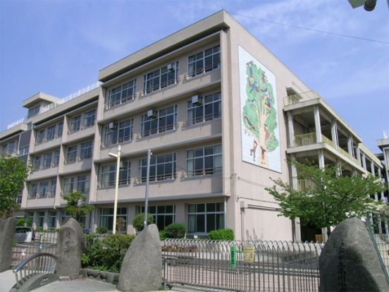 高川小学校の画像