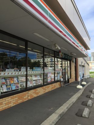 セブンイレブン 札幌月寒東１条店の画像