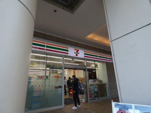 セブン-イレブン 横浜クロスゲート店の画像