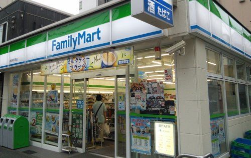 ファミリーマート 東白楽駅前店の画像