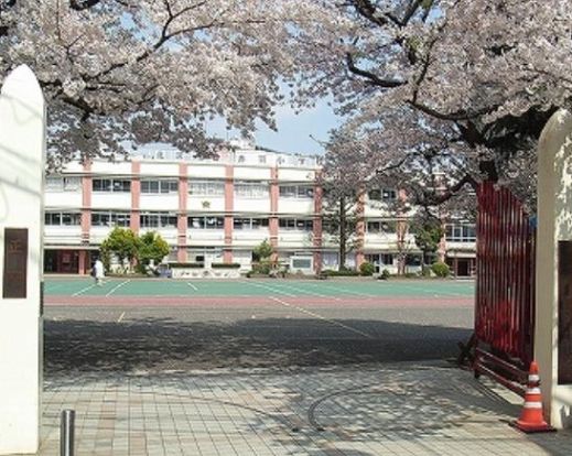 東京都北区立赤羽小学校の画像