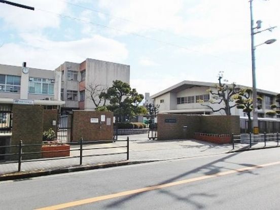 大阪市立新巽中学校の画像