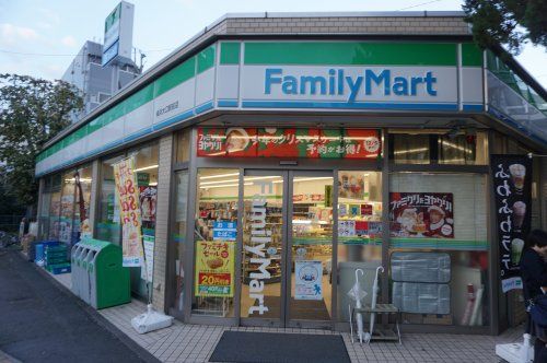 ファミリーマート横浜大口駅前店の画像