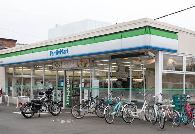 ファミリーマート谷保東口店の画像