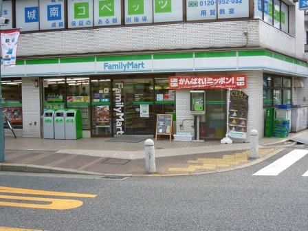 ファミリーマート 用賀二丁目店の画像