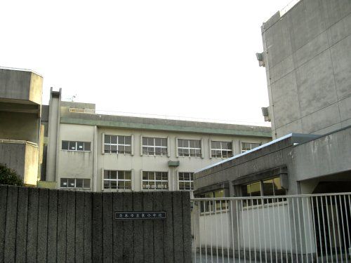 茨木市立東小学校の画像