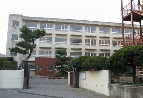 泉南市立信達中学校の画像