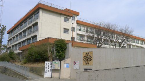 豊中市立緑地小学校の画像