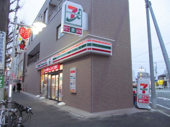 セブンイレブン 世田谷桜小前店の画像