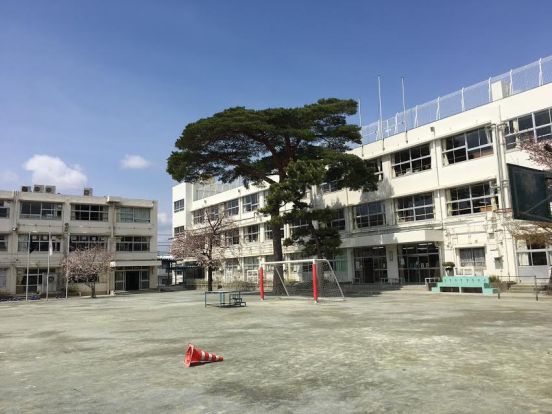 世田谷区立玉川小学校の画像