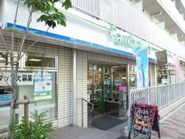 ファミリーマート三田駅前店の画像