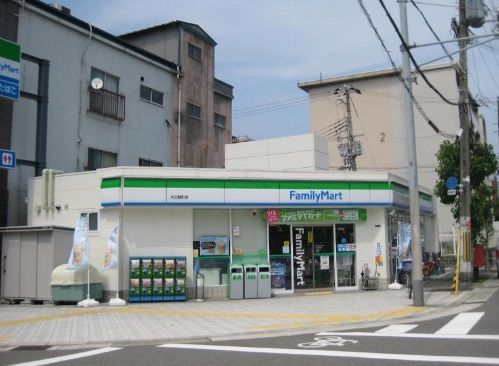 ファミリーマート 大正鶴町店の画像