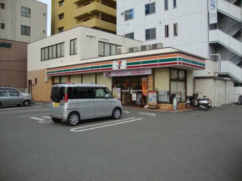 セブンイレブンJR和歌山駅東口店の画像