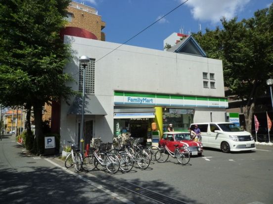 ファミリーマート芦花公園駅北店の画像