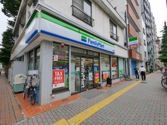 ファミリーマート 六義園店の画像