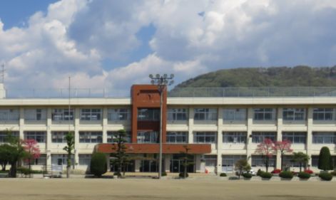 甲斐市立敷島中学校の画像