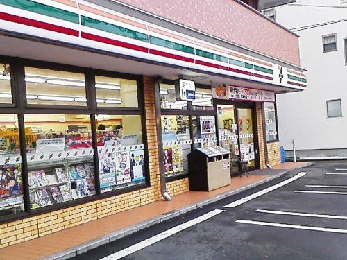 セブンイレブン 鶴見市場東中店の画像