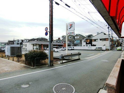 セブンイレブン 山科東野舞台町店の画像