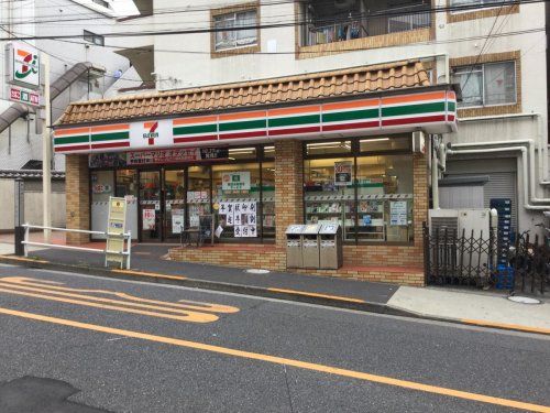 セブンイレブン 新宿喜久井町店の画像