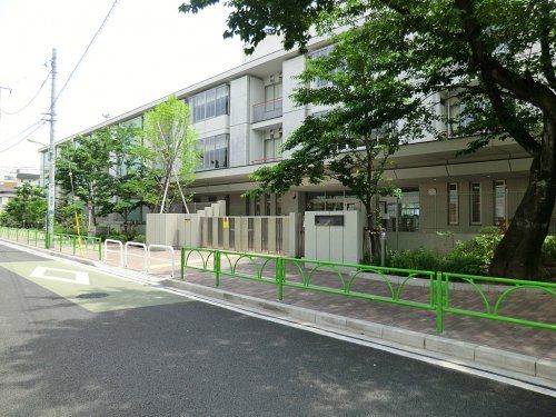 世田谷区立駒沢小学校の画像