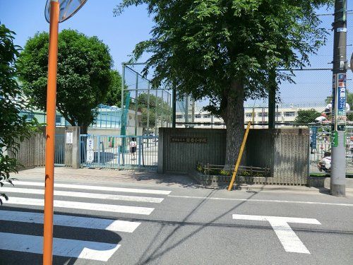 世田谷区立弦巻小学校の画像