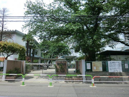 世田谷区立三軒茶屋小学校の画像