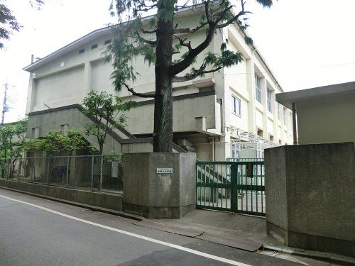 世田谷区立世田谷小学校の画像