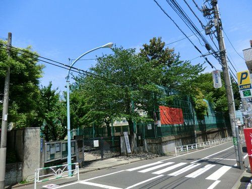 渋谷区立鉢山中学校の画像