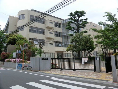 目黒区立碑小学校の画像