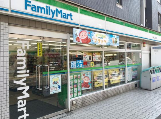 ファミリーマート 綾瀬二丁目店の画像